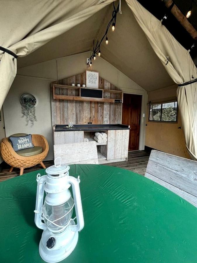 Newly Renovated Safari Tent Great for Couples in Gatlinburg, Tennesse - Chambres d'hôtes Gatlinburg