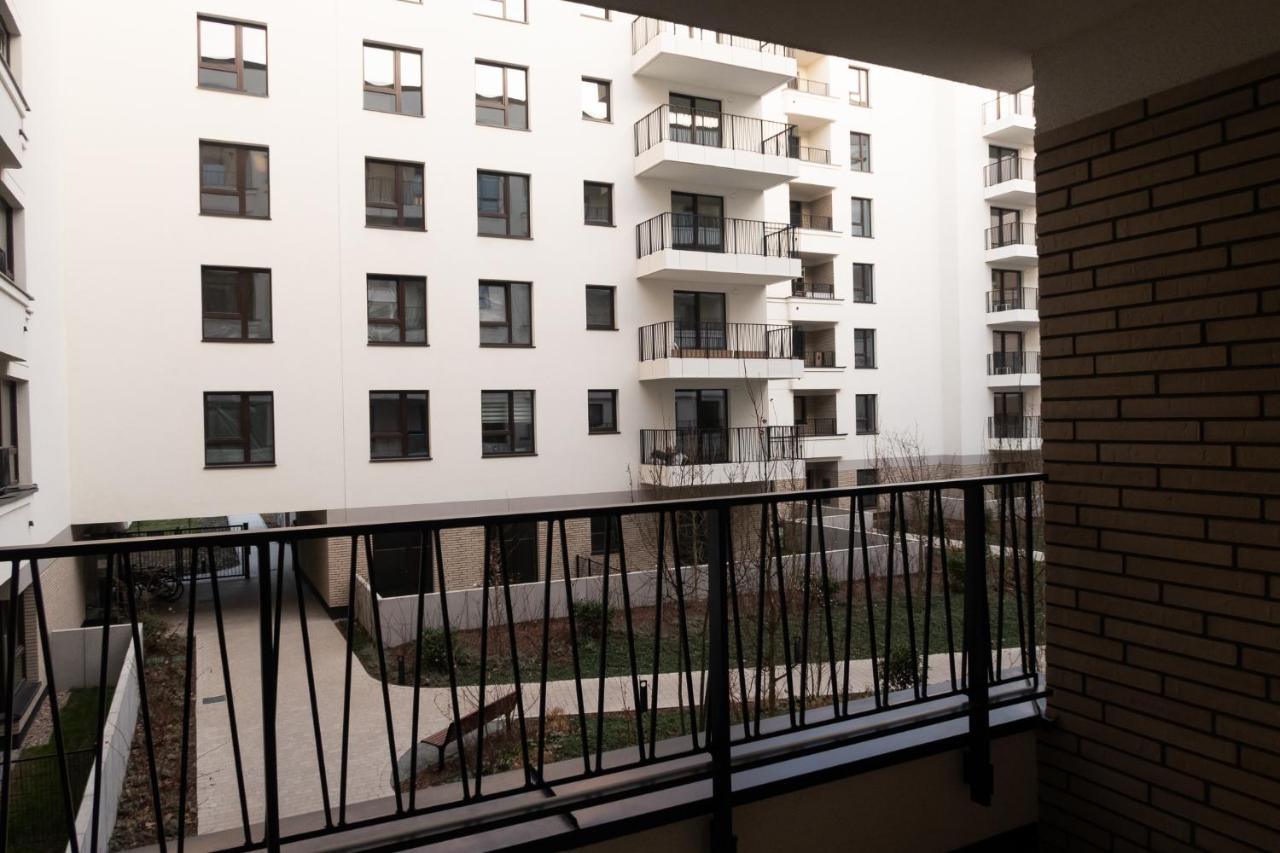 Deluxe One-Bedroom Apartment