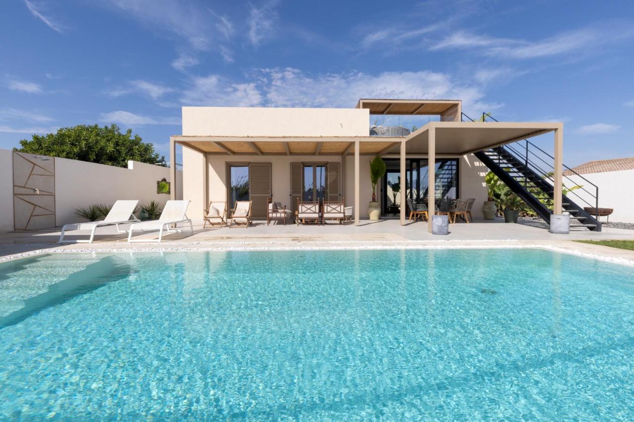 Villa Alti vista mare e piscina privata - B&B Santa Maria del Focallo