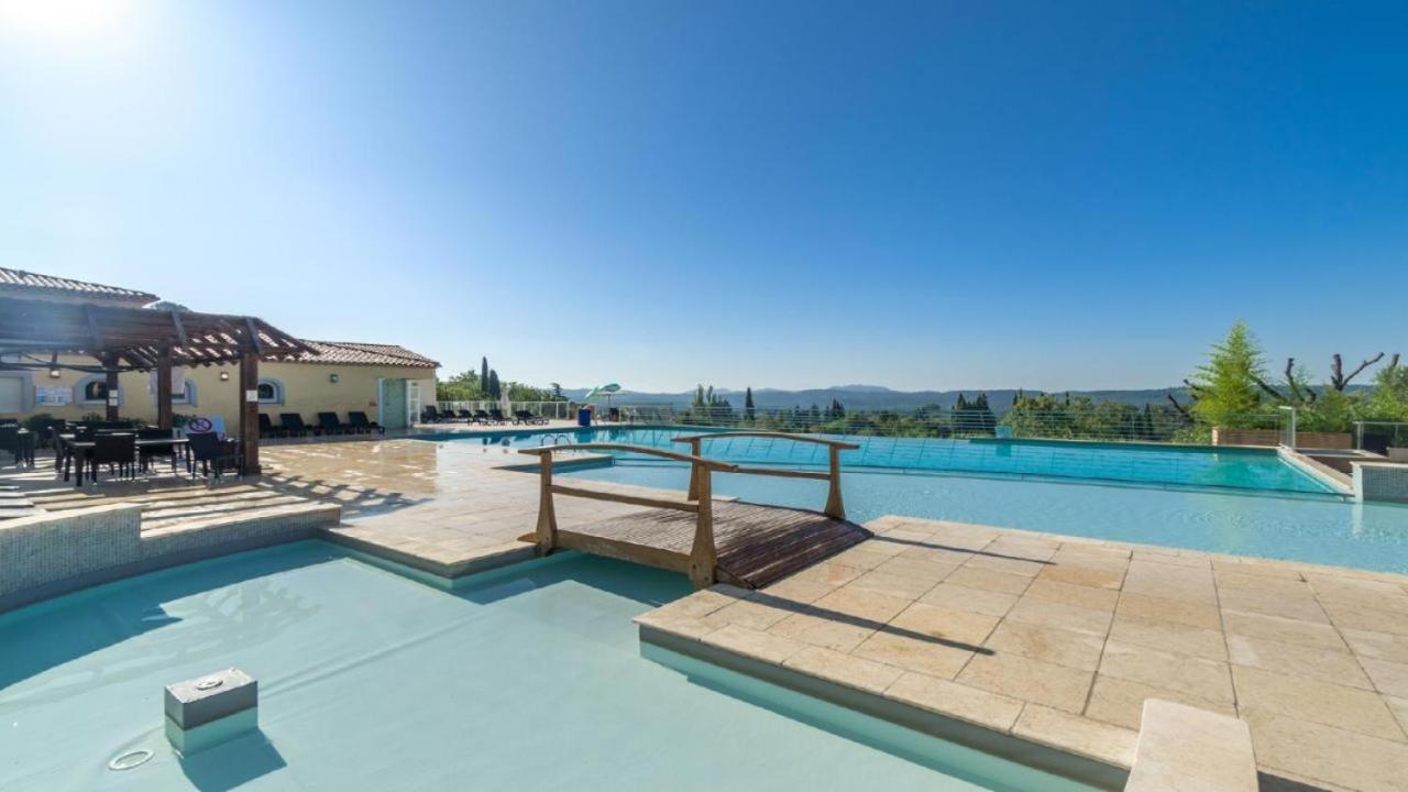 Appartement 3 pièces Climatisé dans une Résidence avec Piscine - B&B