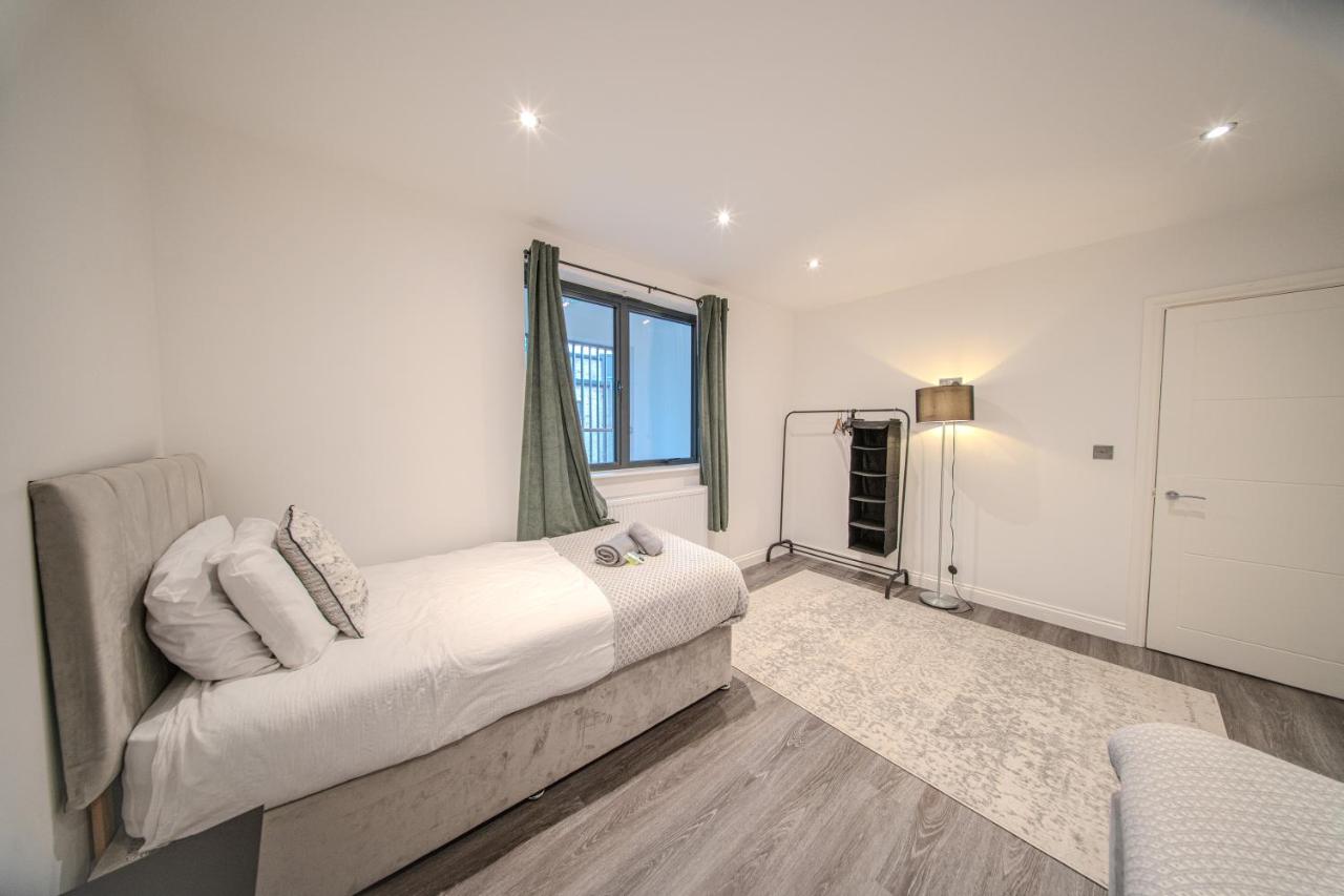 9 Royal Oak Brentwood - 2 Bed - Free Secure Parking - Contractor Stays - Long Stays - Chambres d'hôtes Brentwood