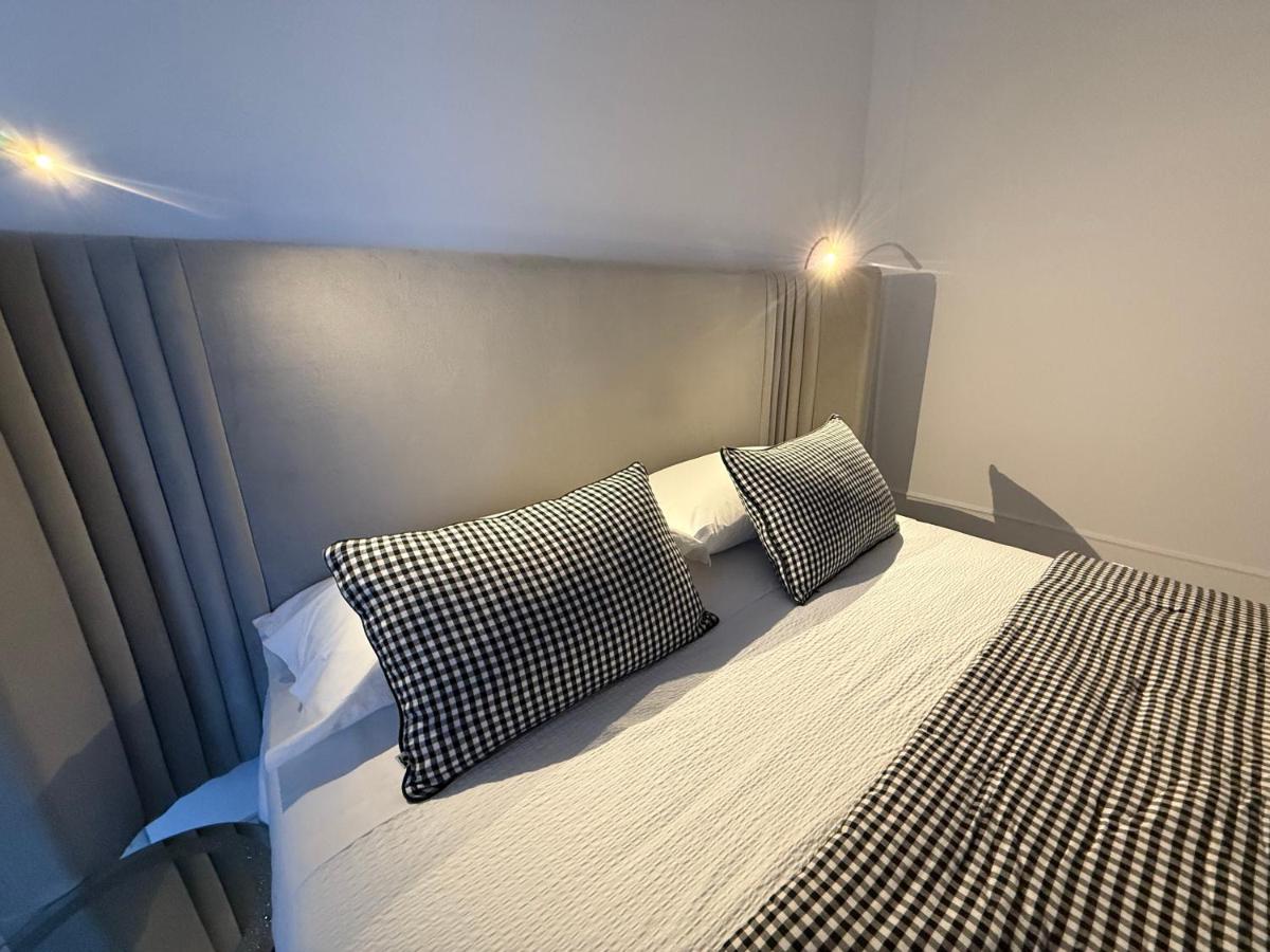 Double Room with Balcony and Street View