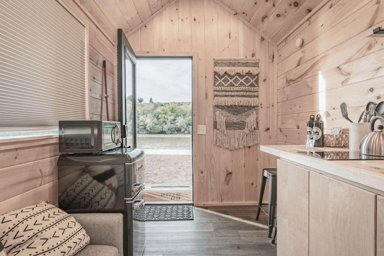 Charming Micro Home Escape: Unforgettable Glamping Experience in Colorado - B&B