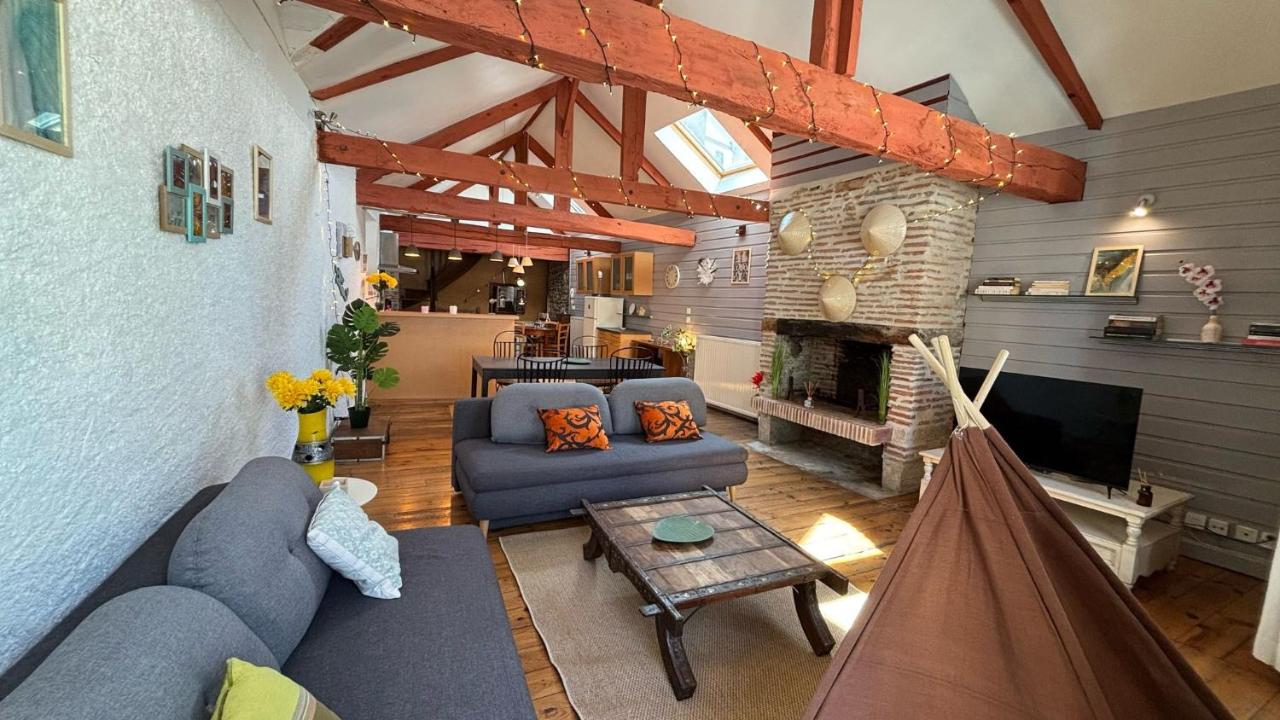 Cosy Eglantine 2 CH- Centre ville & Très Spacieux - B&B