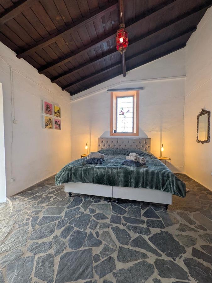 Casa da Ponte Quiet Bed and Breakfast in Alentejo Wine Region - Bed and Breakfast Selmes