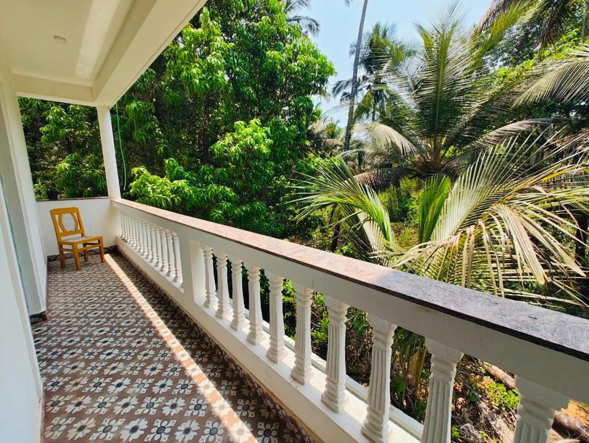 Studio Apartment jungle view 2minutes drive to the beach - B&B Colva