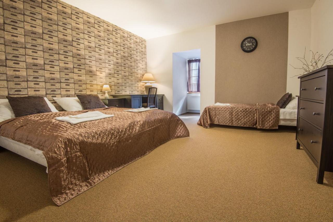 Camera Matrimoniale/Doppia con Letti Singoli con Bagno Privato e Letto Supplementare