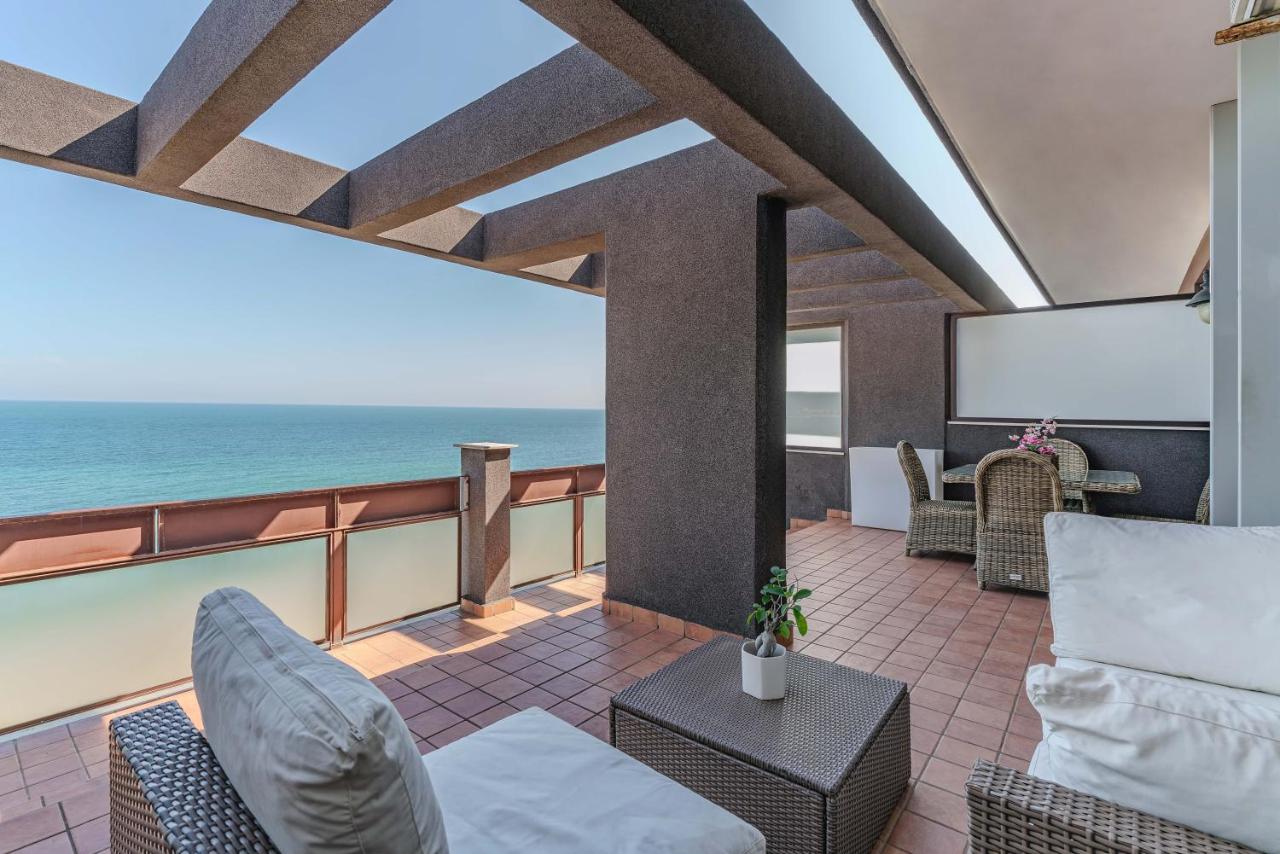 Loft Corso Trieste Terrazza sul Mare - Bed and Breakfast