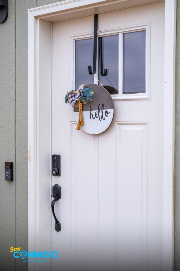Desert Tracks Family Getaway Hot Tub and Patio - B&B Kanab