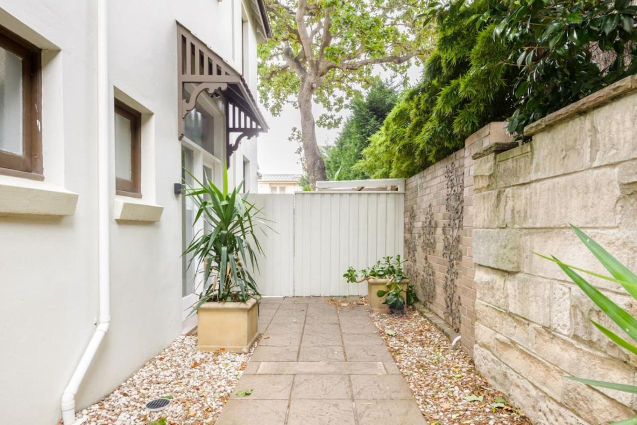 Huge Designer Studio Next to Lovely Park - B&B Sydney