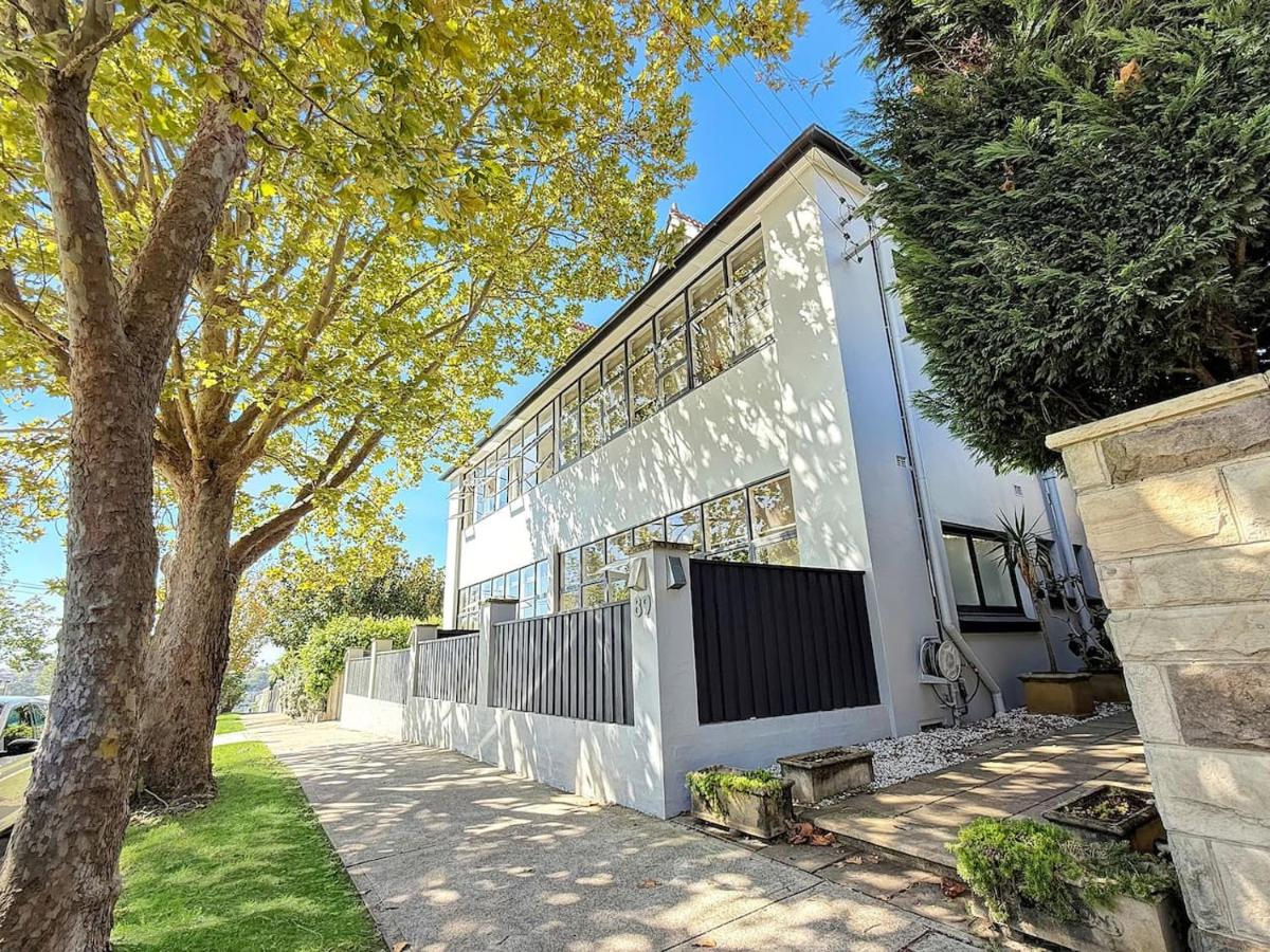 Serviced Luxury Condo, Parkside, moments to metro - B&B Sydney