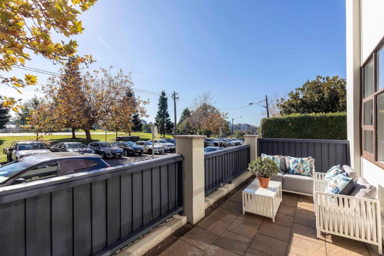Stunning Huge Studio, Sunny terrace with Parking - B&B Sydney
