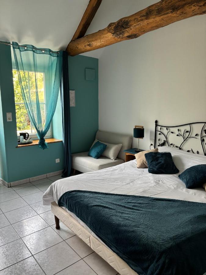Deluxe Room (2 Adults + 1 Child)