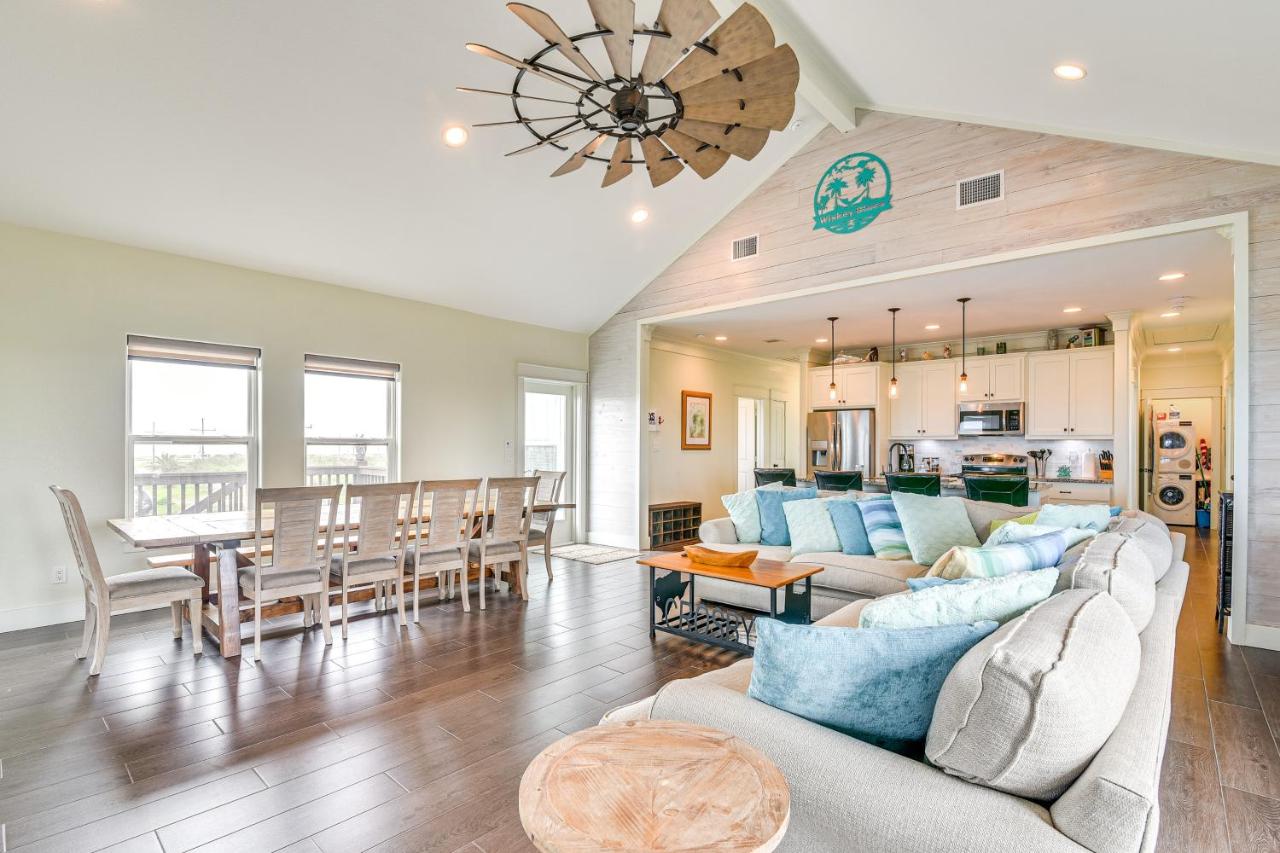 Canal-Front Coastal Getaway in Gilchrist with Deck - B&B Gilchrist