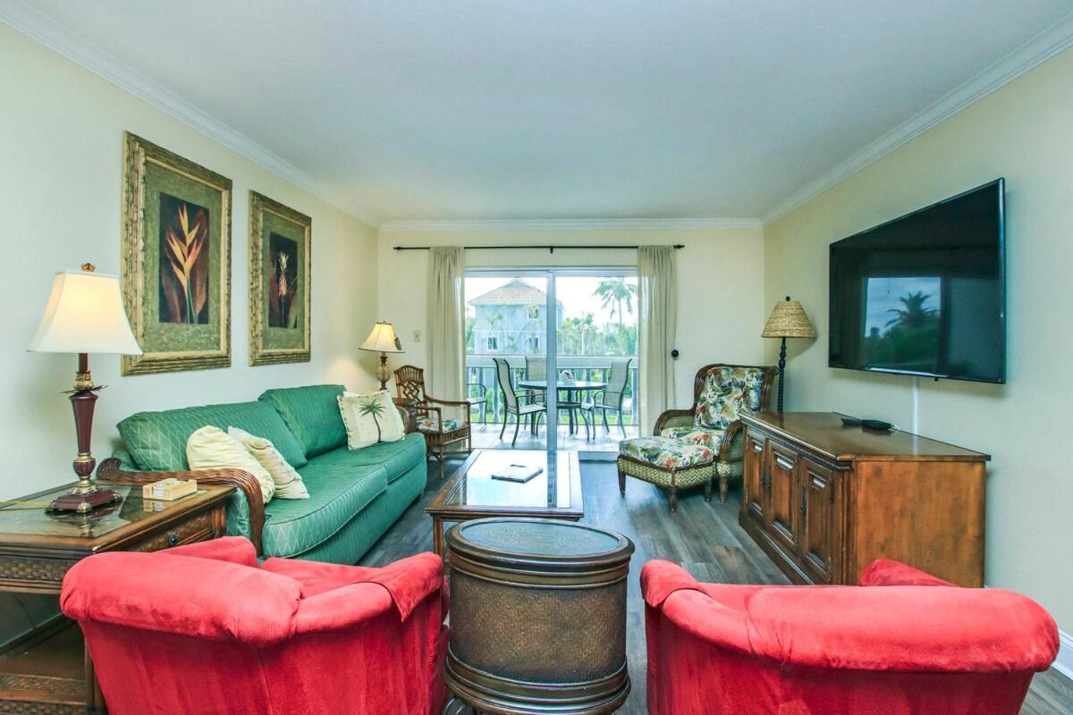 Sanibel Island condo steps from the beach - B&B Ybel
