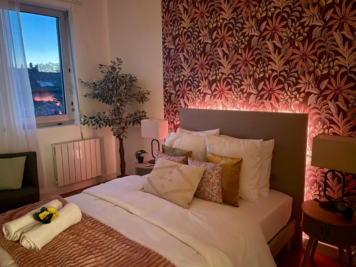 Botanic Escape with Air Con, Balcony & Candle Bath Ritual - Pets Welcome - B&B Carcassonne