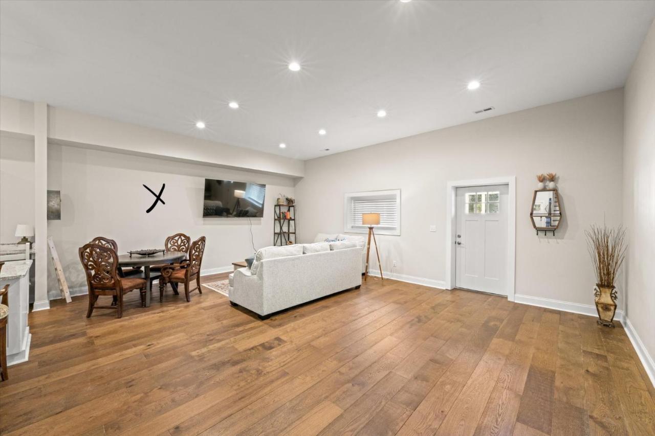 Spacious Freshly Renovated Townhome- Scenic Side - Ferienwohnung Loudon