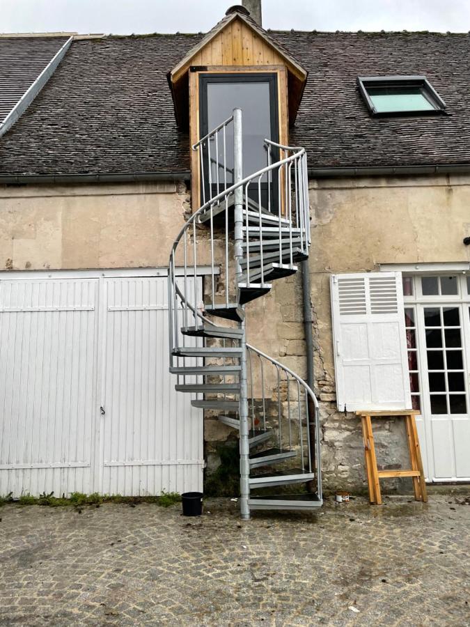 APPARTEMENT MODERNE DANS FERME DU 13éme SIECLE - B&B