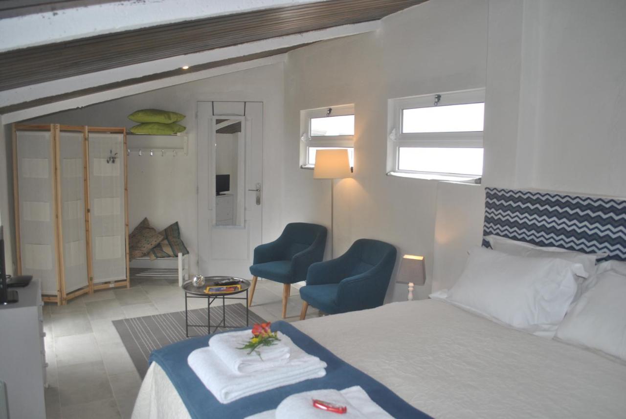 Suite con terraza y vistas al mar y a las montañas