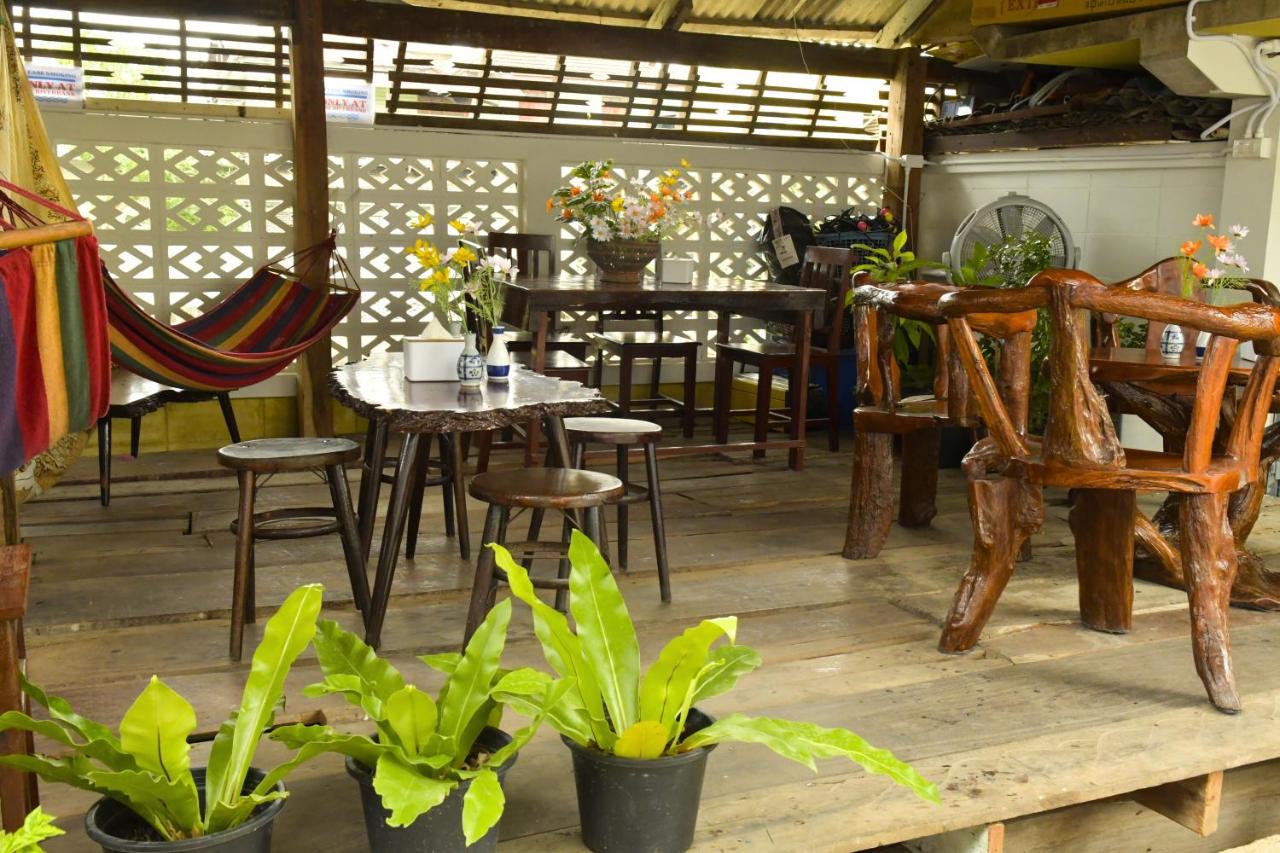 A Plus Hometel - บ้านเอ๋ โฮมเทล - B&B