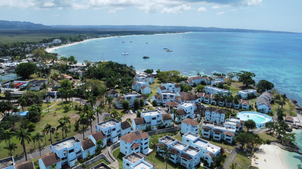 Negril beachfront oceanview studios 164 & 145 - B&B Orange Bay