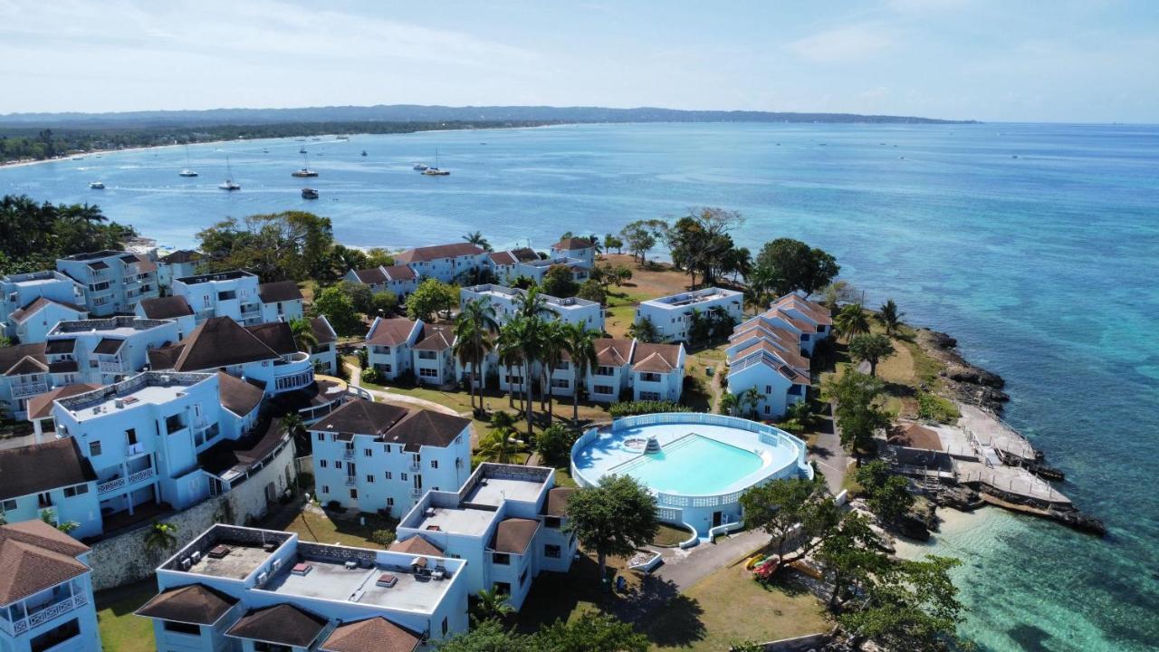 Negril beachfront oceanview studios 164 & 145 - Ferienwohnung Orange Bay