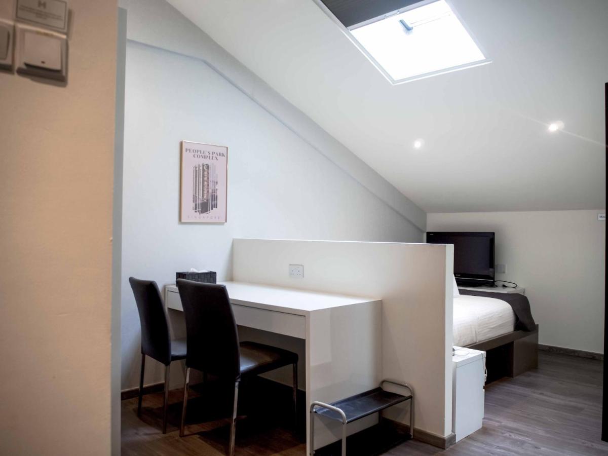 Studio Premium (Skylight)