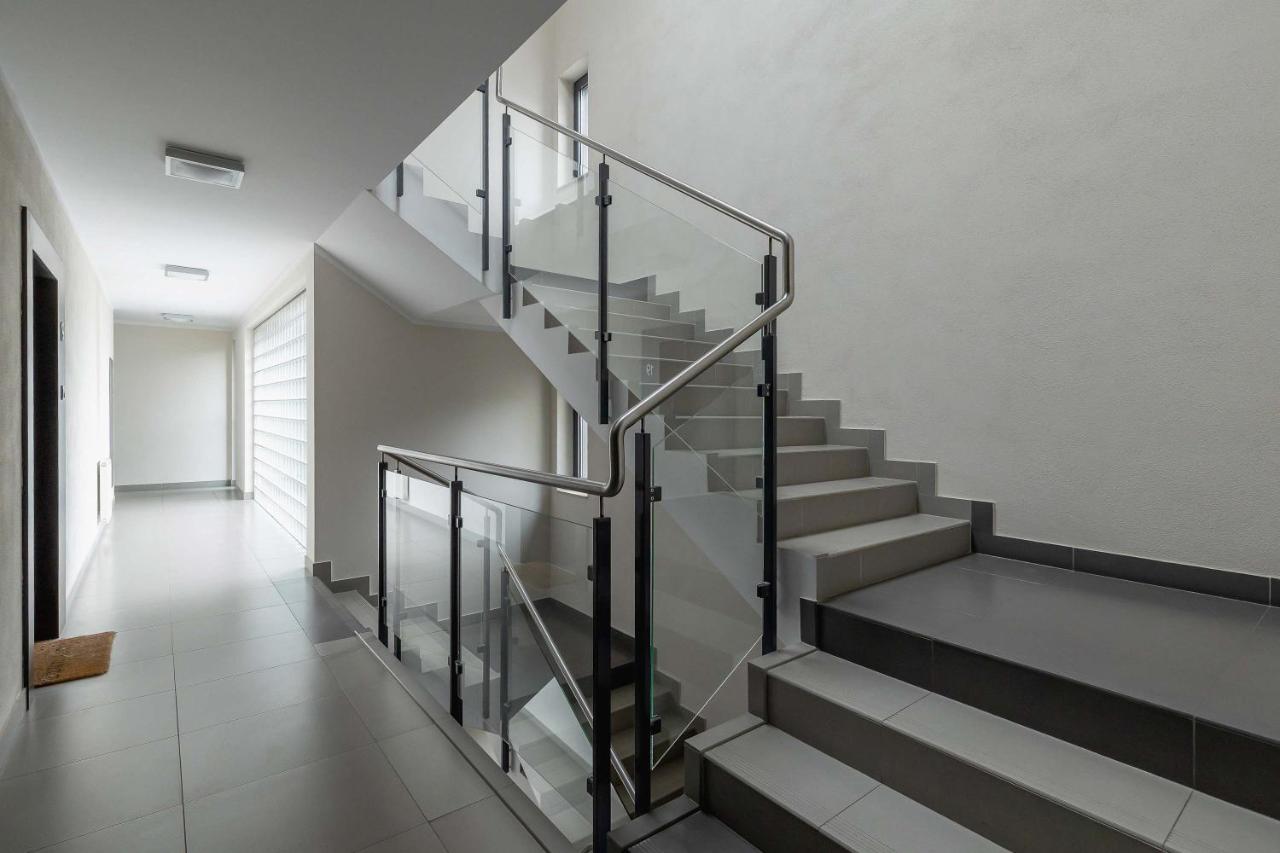 Modern Apartment with Air Conditioning and Parking in Cracow by Noclegi Renters - B&B