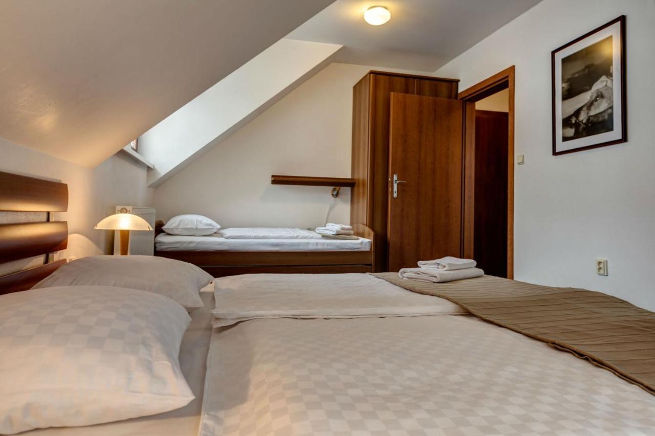 One-Bedroom Apartment (4 Adults) with extra bed A5