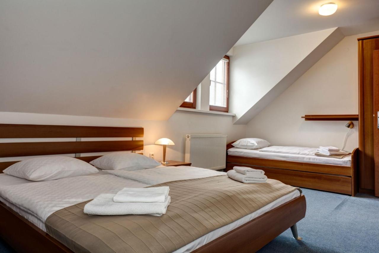 One-Bedroom Apartment (4 Adults) with extra bed A6