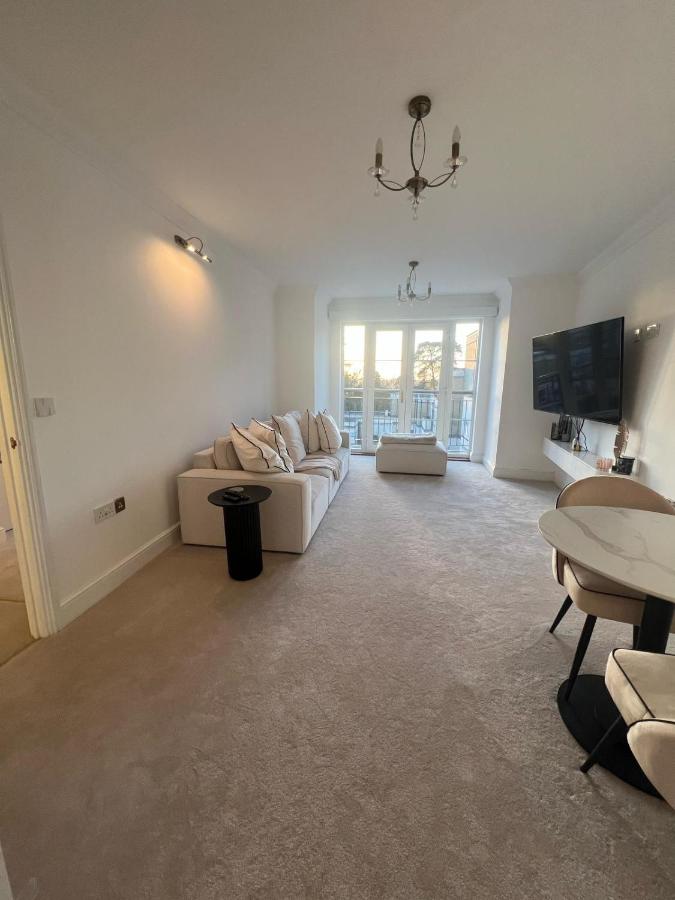No 48 Fivedom - Luxury 1-Bed Apartment with Free Parking - B&B