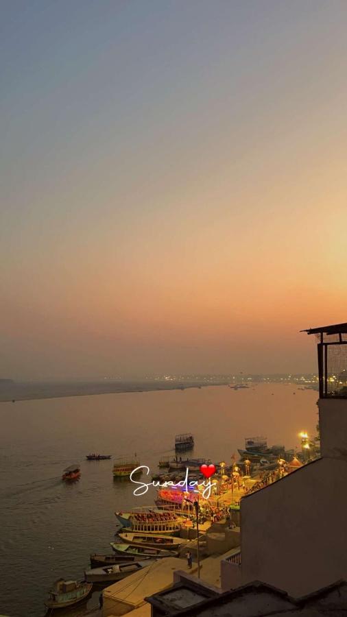 Tandon Lodge Homestay stay infront Of river Ganga - B&B