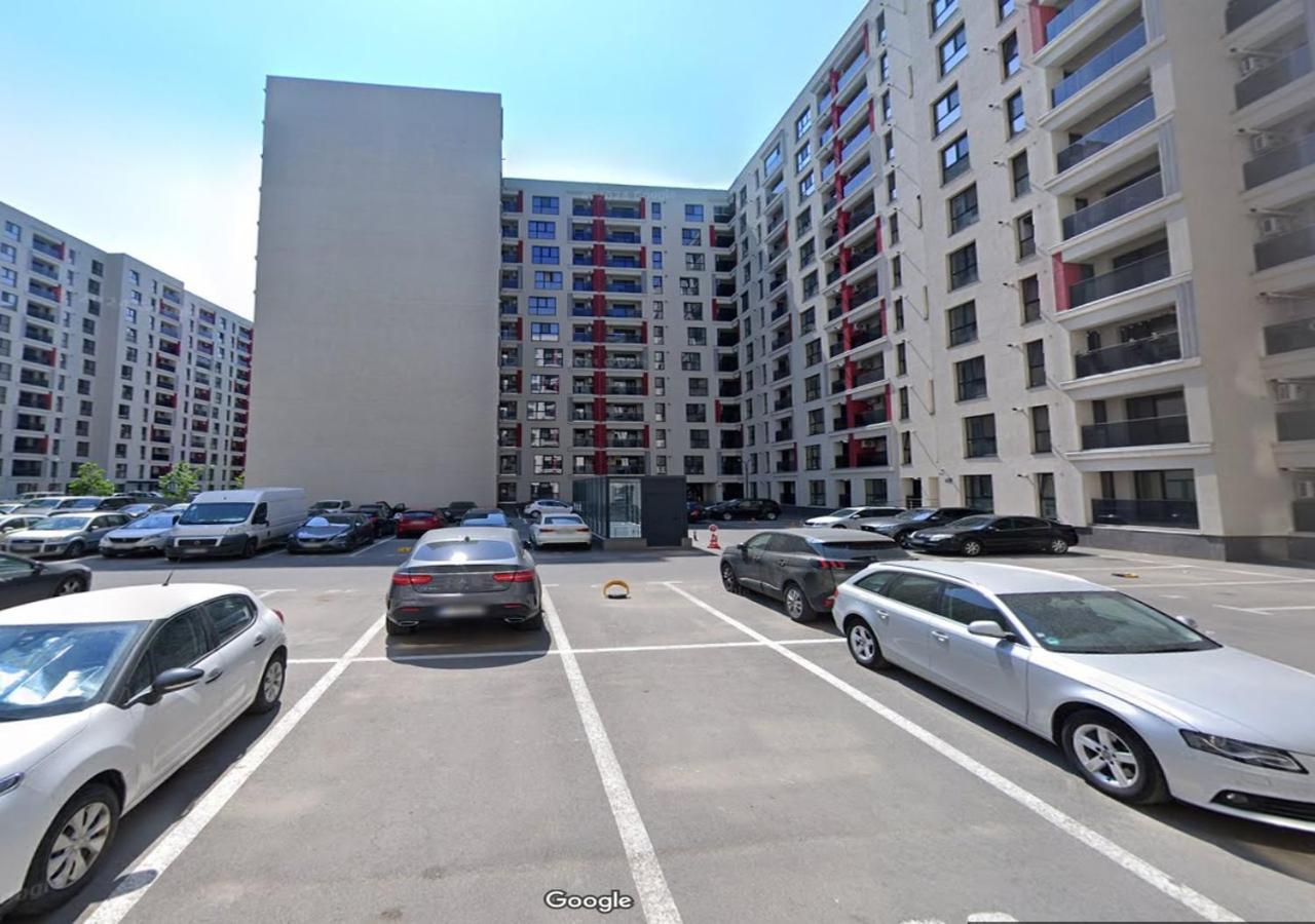 Urban Retreat with Balcony at Exigent Plaza - 06 - B&B