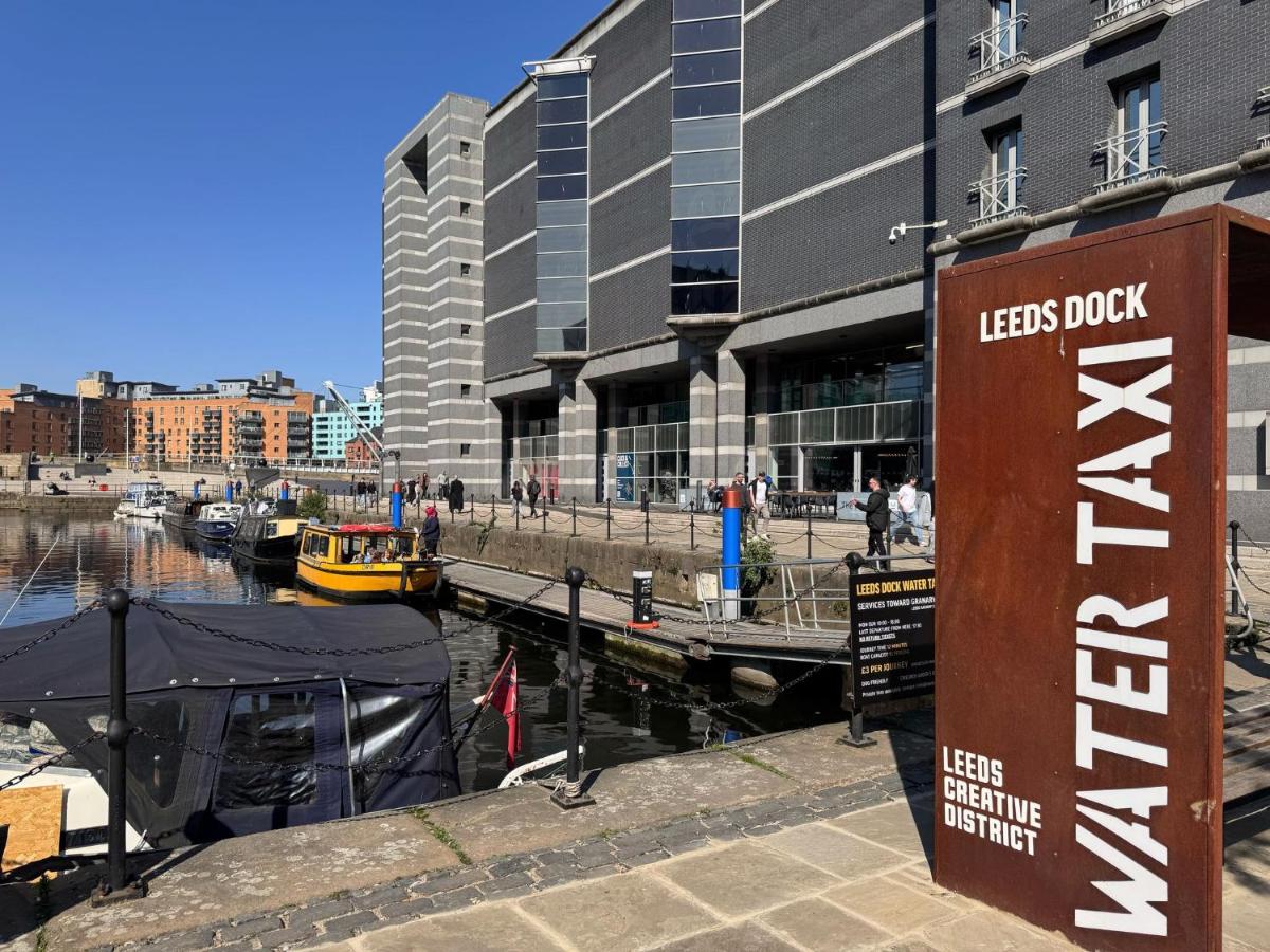 Riverside 2BR Apartment Royal Armouries Stylish & Balcony - B&B Leeds