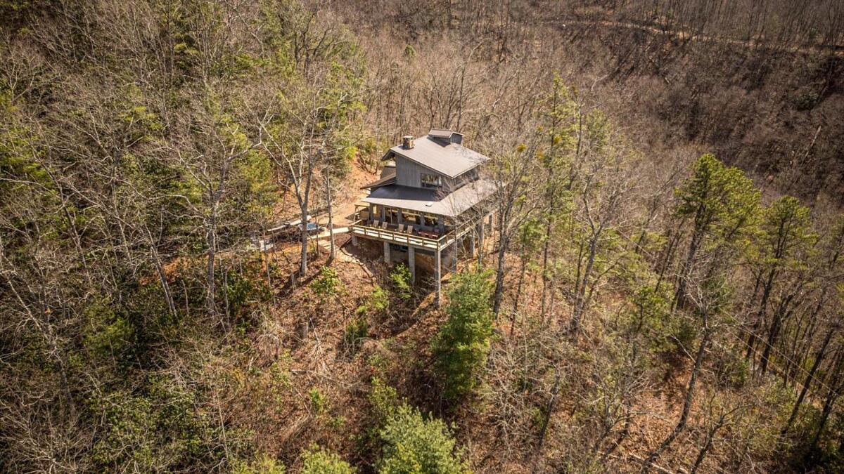 SMOKY MOUNTAIN MAGIC-Spectacular Views, 3 Br, Sleeps 8, Hot Tub - Chambres d’hôtes