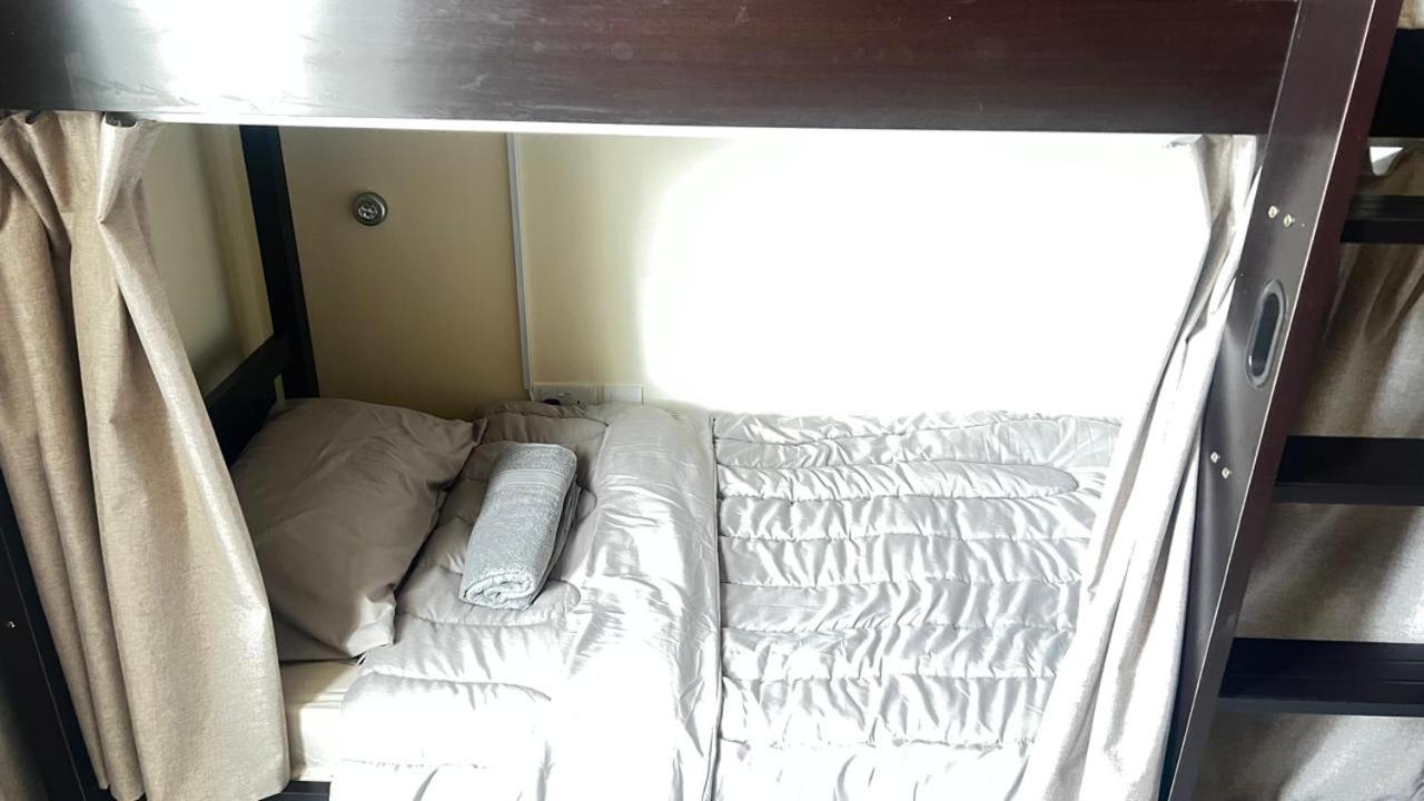 Etagenbett im gemischten Schlafsaal