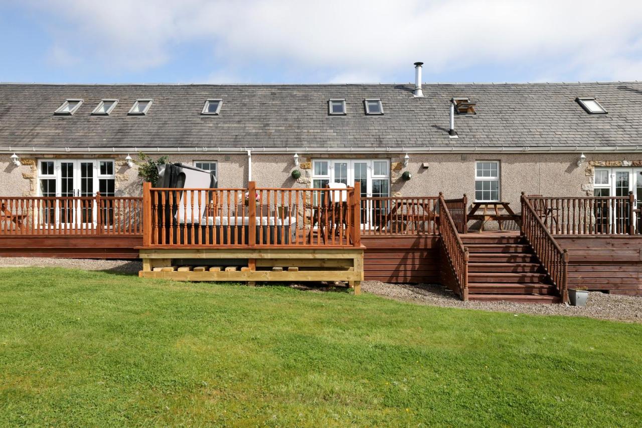 JOIVY Greenknowes Lodge with Hot Tub and Wood Burning Stove - B&B Kelty