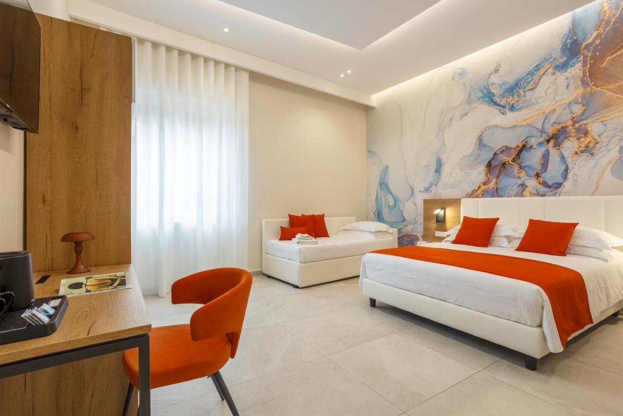 Camera Tripla Deluxe