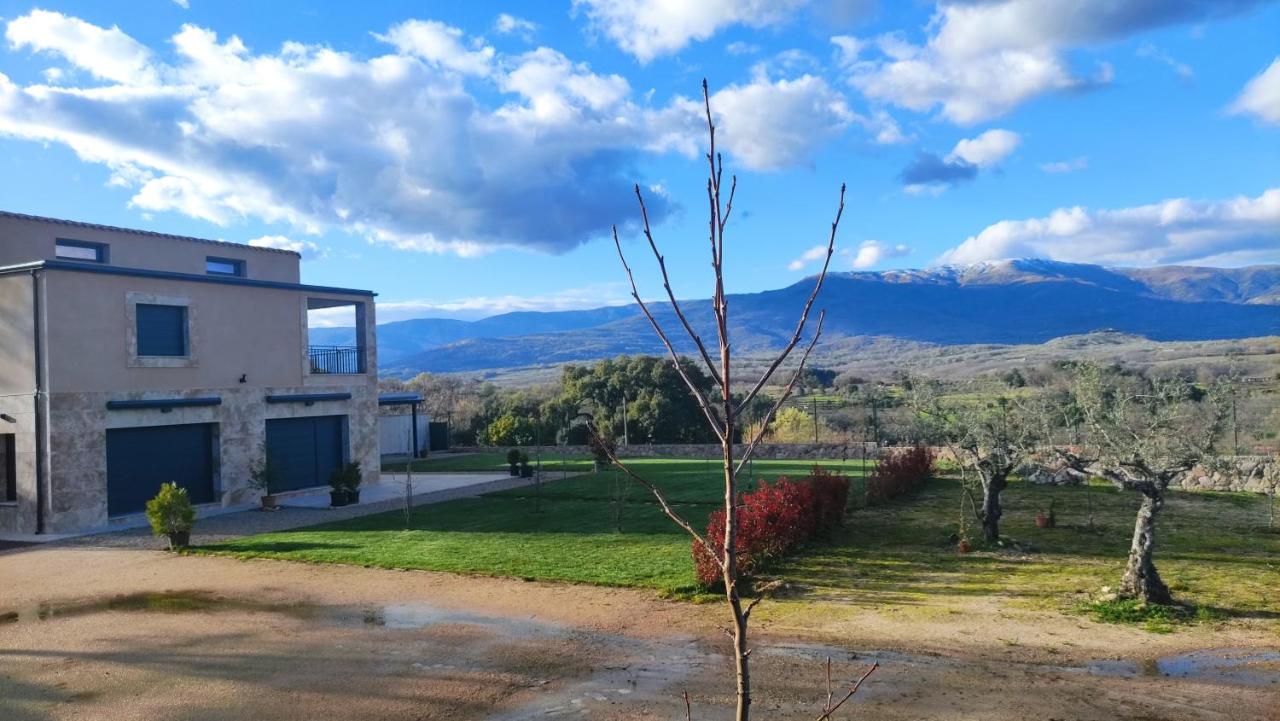 Two-Bedroom Deluxe Apartment with Garden View