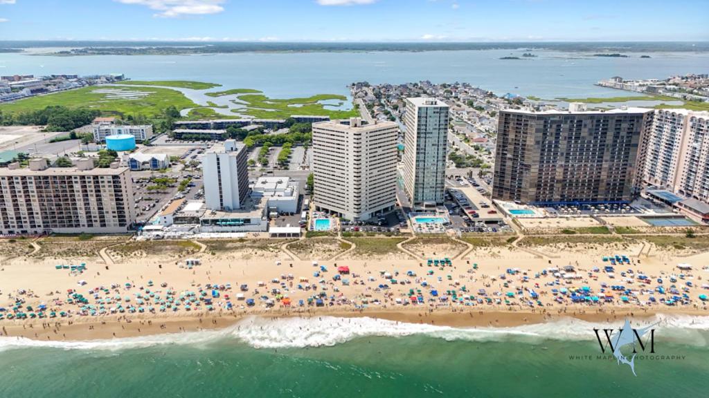 Beachfront 2-Bedroom Condo at Atlantis Building, Ocean City Ocean Views & Pool Access - B&B