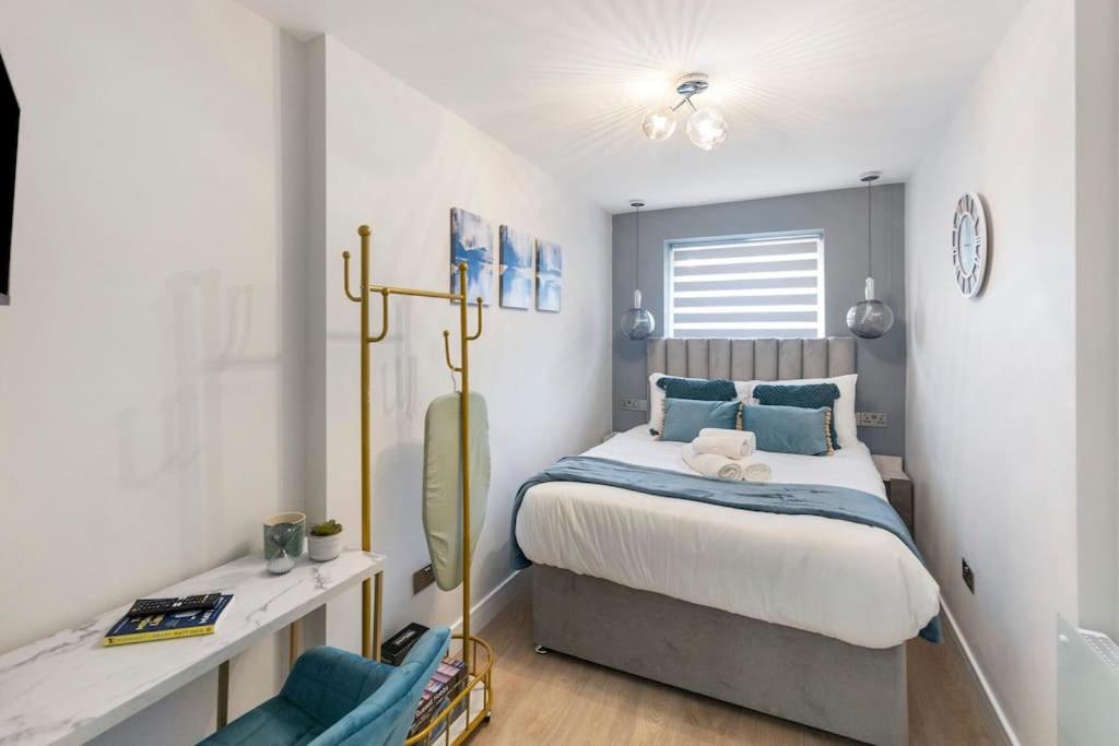 74 Graham Road - Basement - B&B