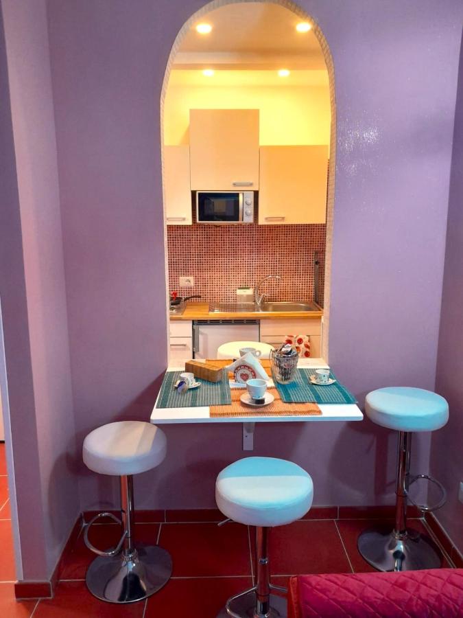 LA CASA DI CARTA red - Ferienwohnung