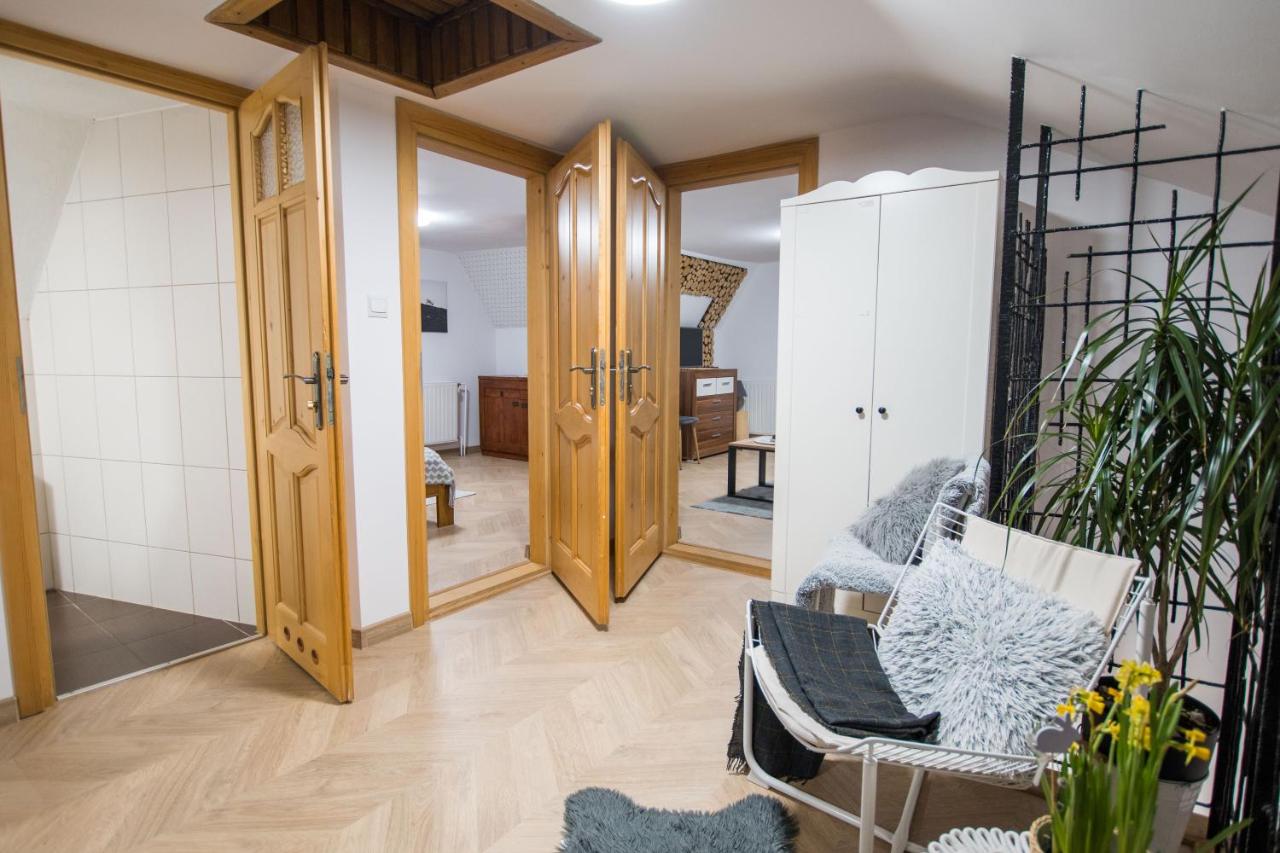 APARTAMENT u "KOMINKÓW" ŚCISŁE CENTRUM SYPIALNIA, SALON, KUCHNIA, ŁAZIENKA - B&B Zakopane