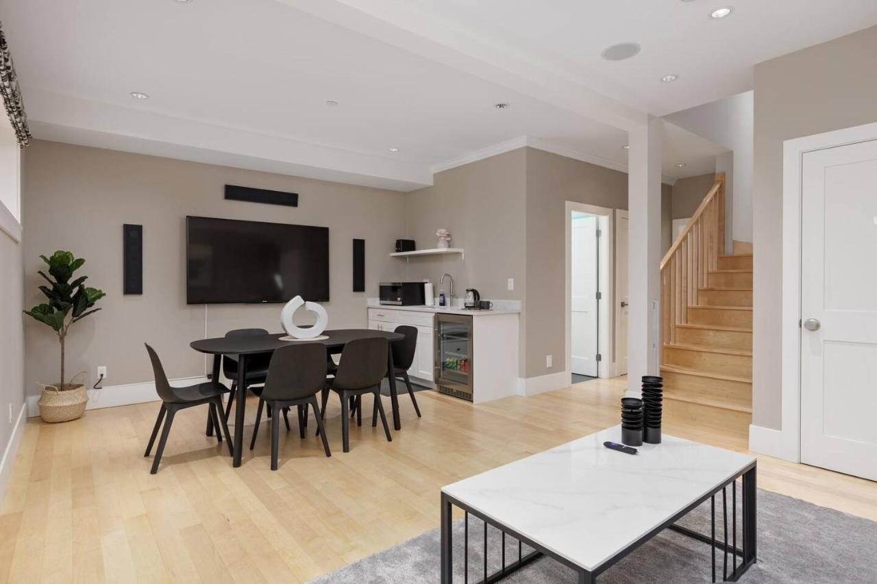 Charming Luxury Home near DT and Lonsdale Quay - Chambres d’hôtes North Vancouver