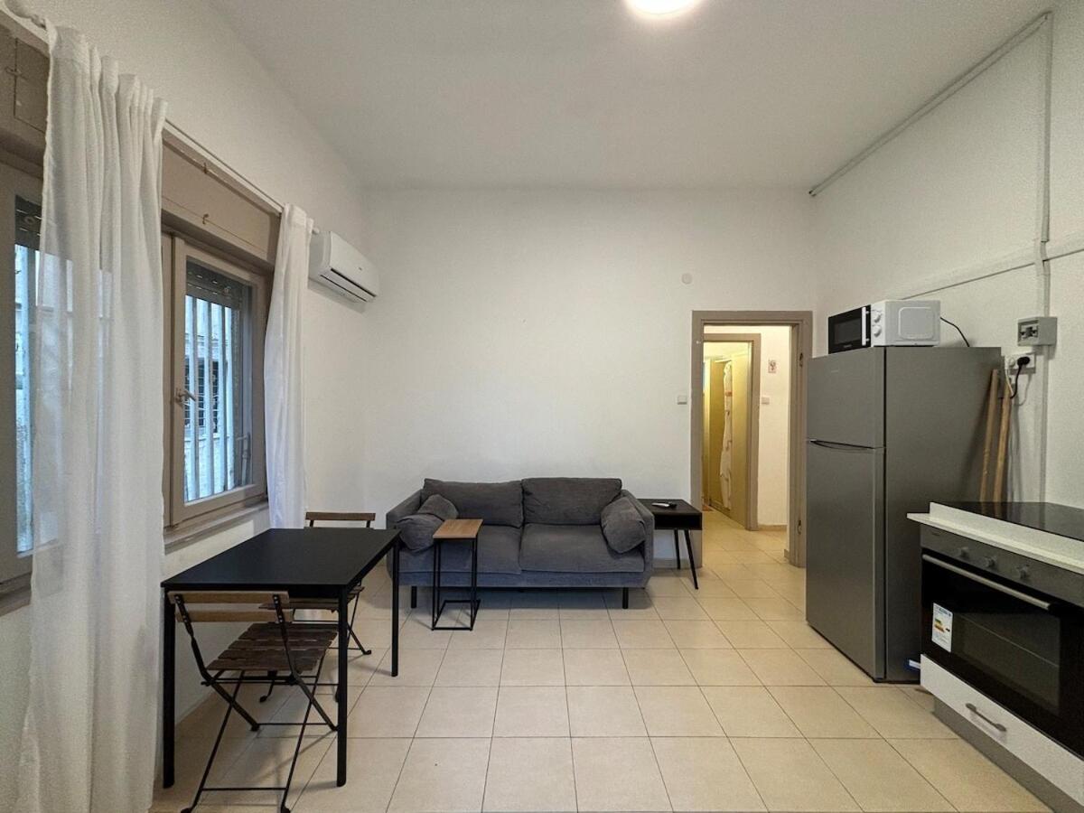 Geula Beach- 1Bedroom Seaside Apartment By Vacay - Chambres d’hôtes Tel-Aviv