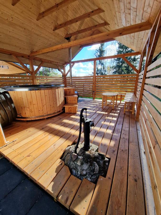 Domek "Pod Laskiem" DomkinadBugiem - jaccuzzi na życzenie, wspólne dla 2 domków - Chambres d'hôtes Korczew