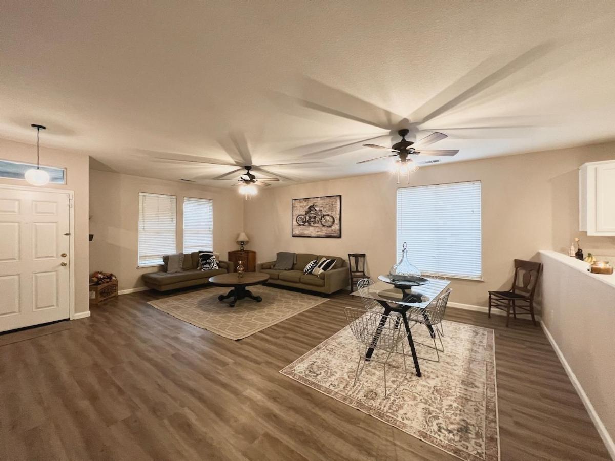 Spacious home in Hughson - Ferienwohnung
