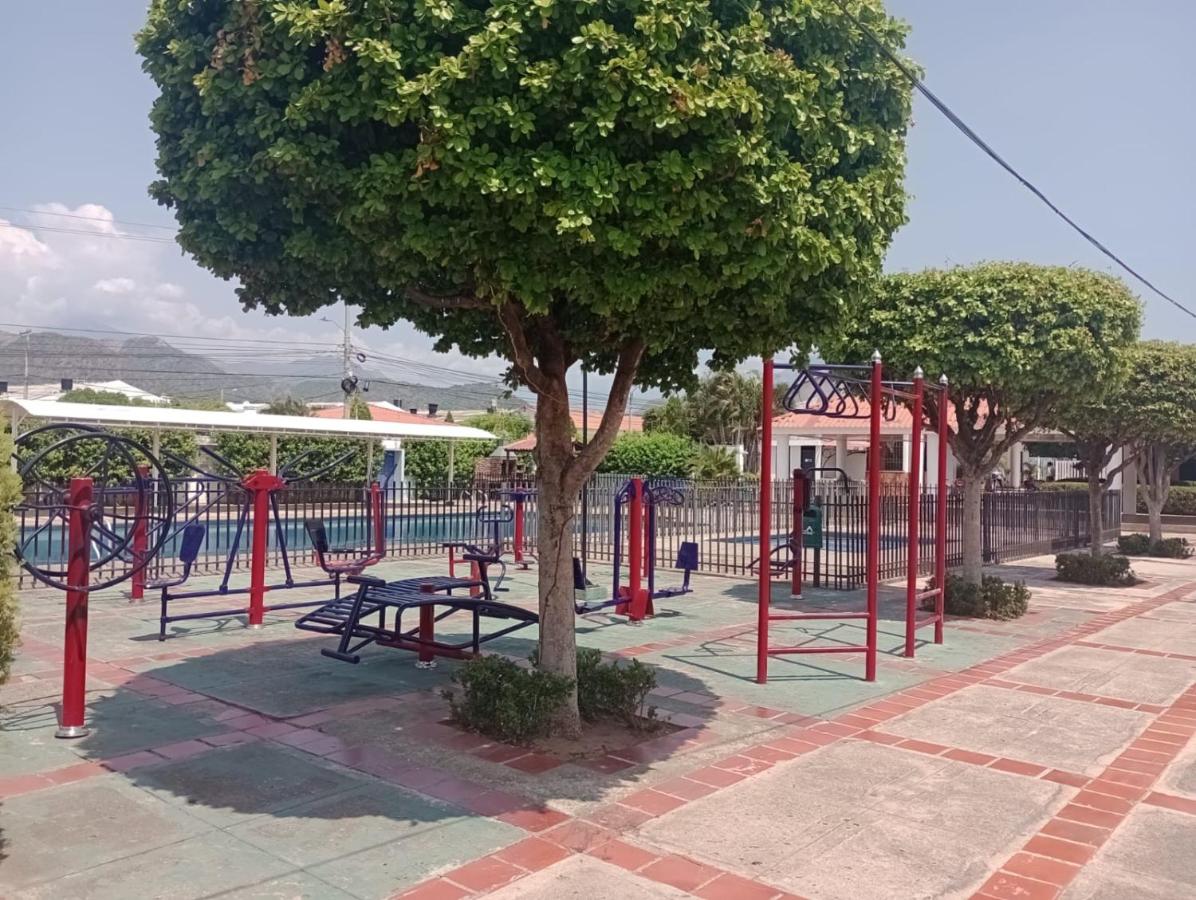 Vivienda completa en el Norte cerca al PARQUE DE LA LEYENDA, conjunto residencial Villa Ligia 2 - Chambres d'hôtes Valledupar