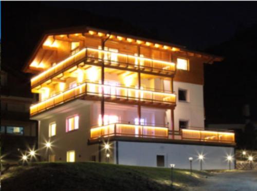 Alpenmond Appartment Halbmond - Ferienwohnung