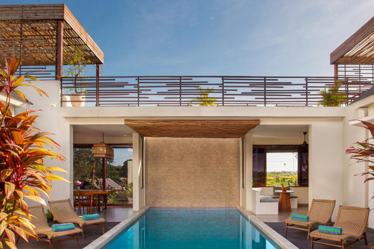 Villa Melko Stylish 4BR Villa with Pool & Rooftop Lounge - B&B Canggu